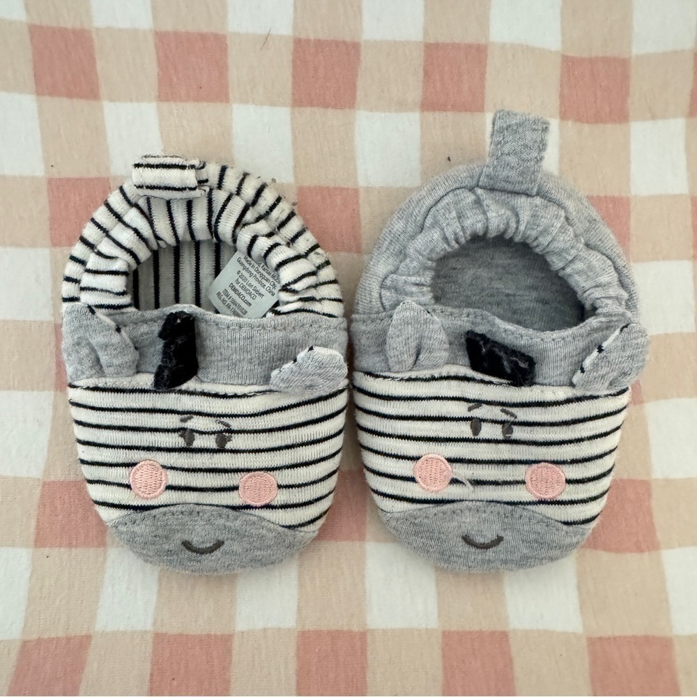 Zebra Demdaco Soft Baby Booties - Picture 3 of 9